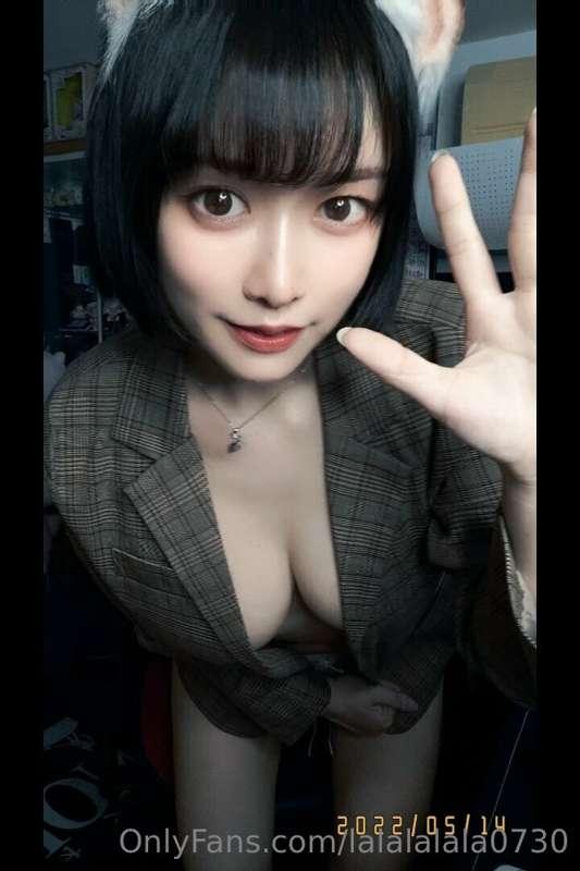 喵喵~ 
本貓餓了 
有罐罐嗎?🤤