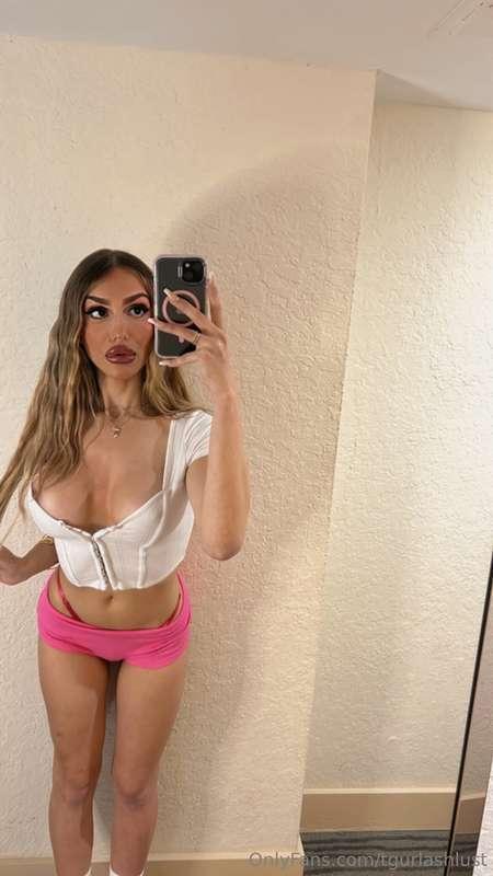 Confidence is the sexiest thing you can wear. 💋🔥