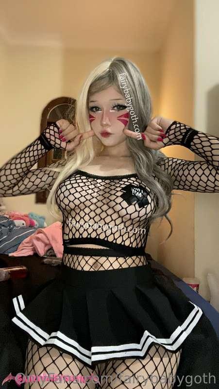 I'm in need. Can you give me some love daddy? :3