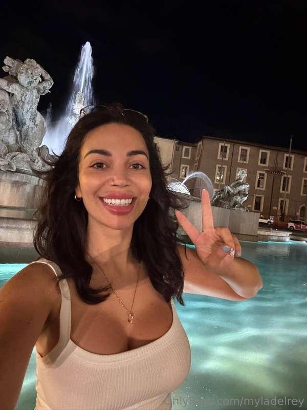 Radiant smiles & cool vibes ... this fountain isn’t the only..