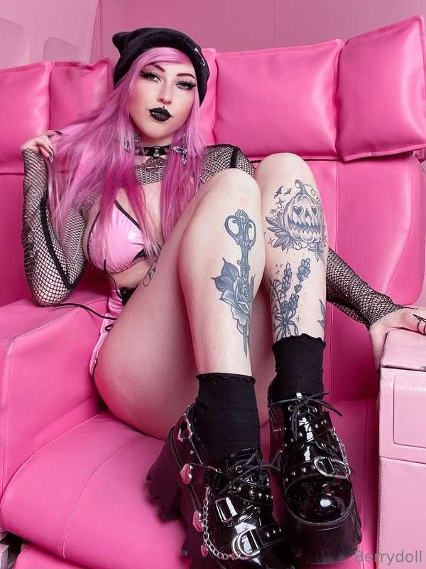 Let me heat up your day a little 😏🔥 @berrydoll.vip 