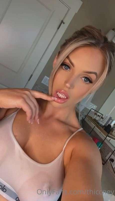Taste my lips?🫦