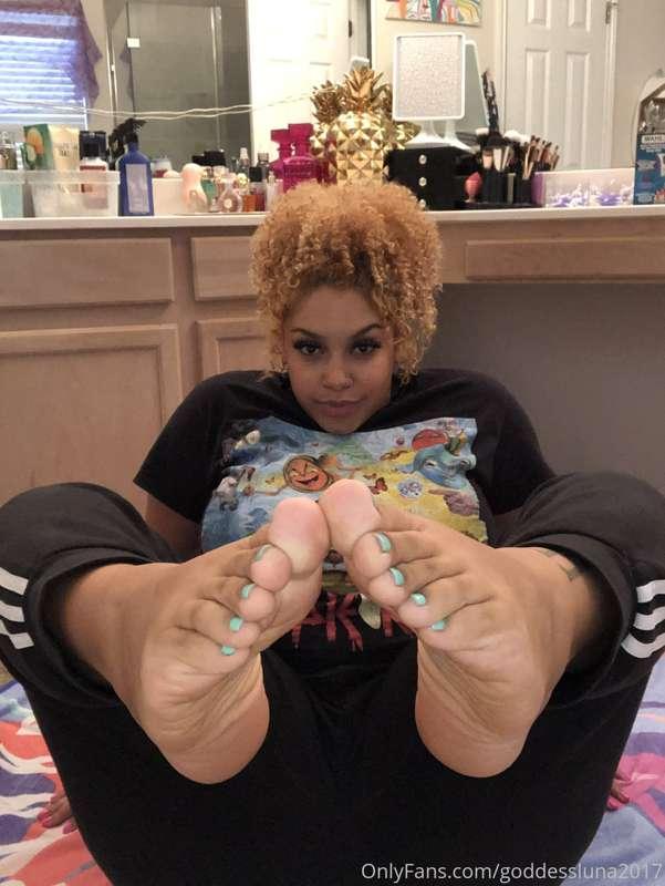 wish I was getting my toes sucked on rn👅
