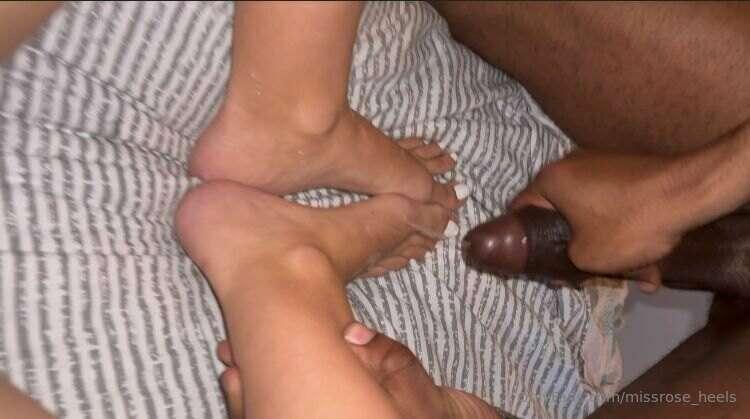 That bbc Cumming all over my toes 😍😍😍