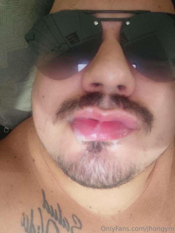 you give me a white kiss