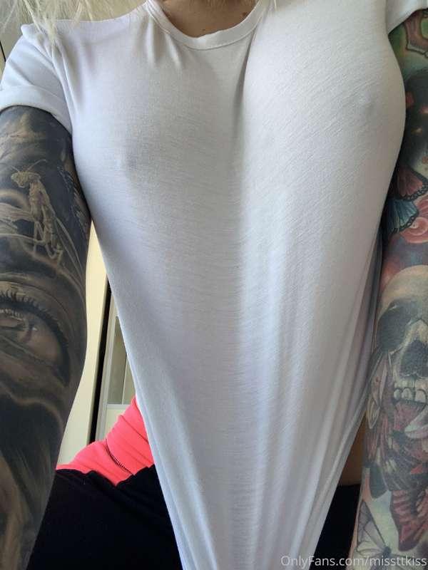 Swipe to see my boobs 😜