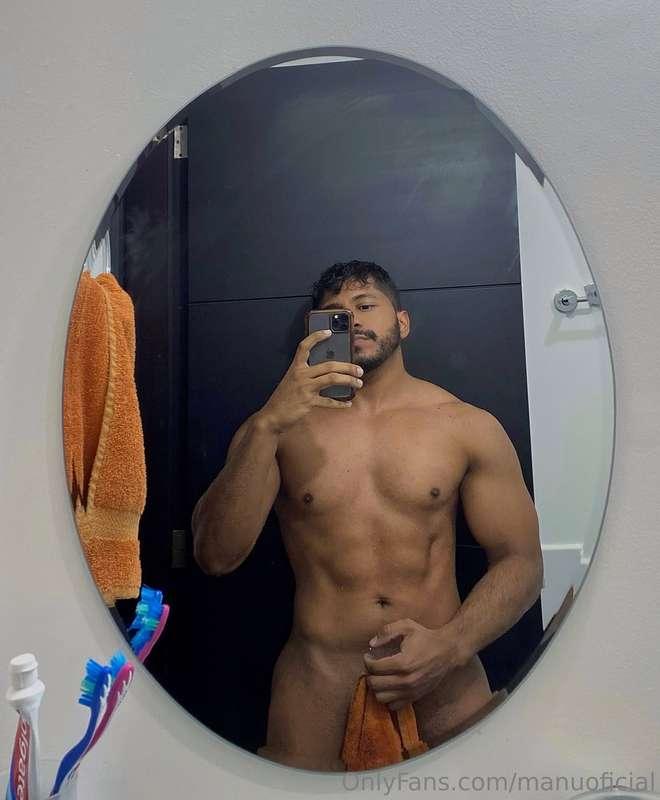 Vienes y me la chupas recién duchadito? 🤤💦