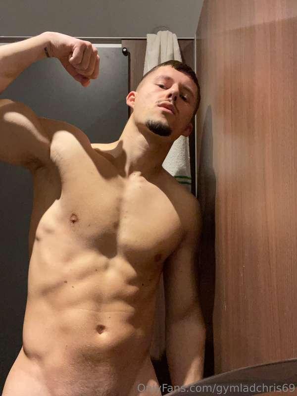 I'm urgently looking for someone who will shower with me 🥵🥵