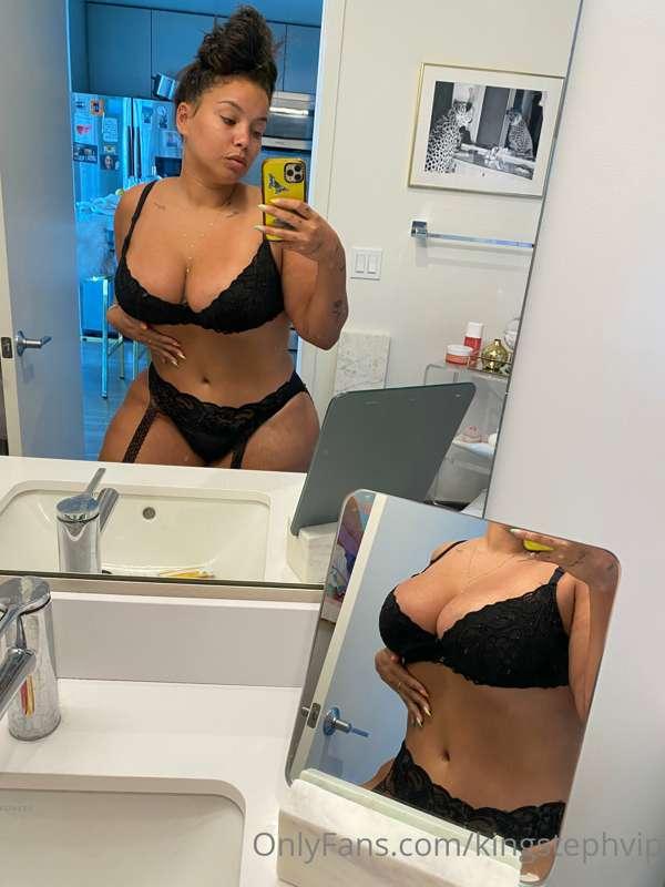 Let me take care of your ***lust for boobs*** today baby👅.. ..