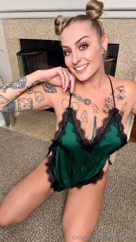 Feeling sexy this #Saturday morning.. Plus the fireplace fee..