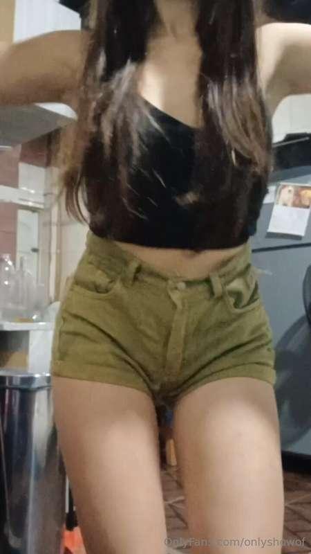 Video bailando sexy, haciendo twerking y un strip hasta qued..