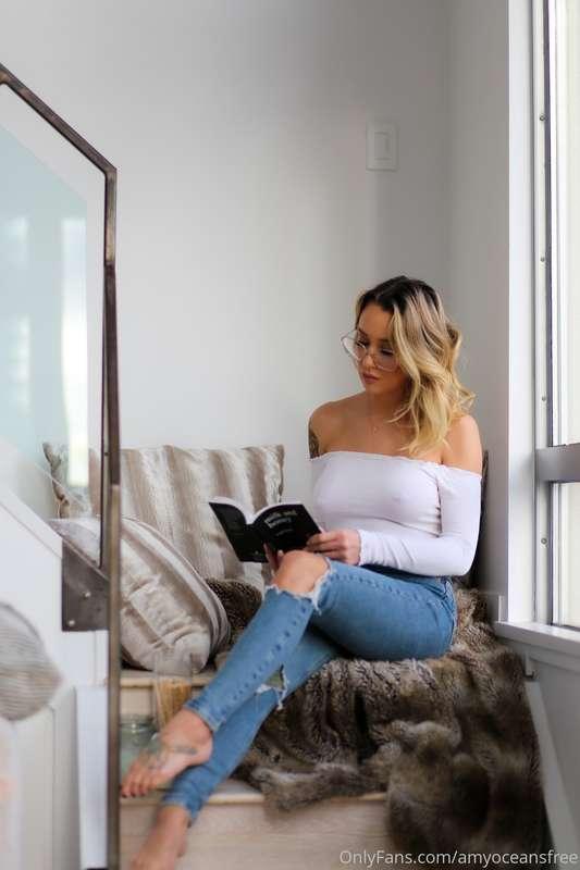 I love a good story... don't you? 😈