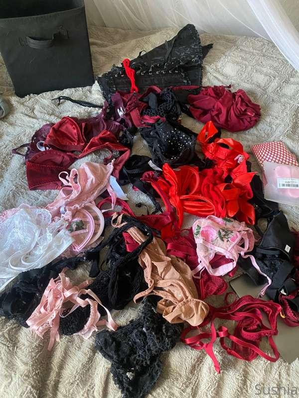 LMAO WHY DO I ONLY OWN 3 COLORS OF LINGERIE BYE
