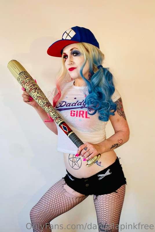 Sexy Harley Quinn cosplay solo masturbation, Fingerbanging a..