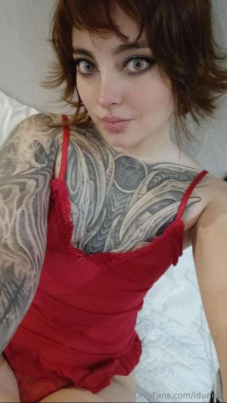 Good morning my loves 💖 I just woke up and had my feet cold ..