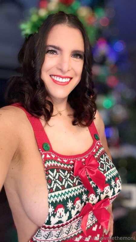 Happy Moni Monday!On Saturday, I shot my 2024 Christmas set ..