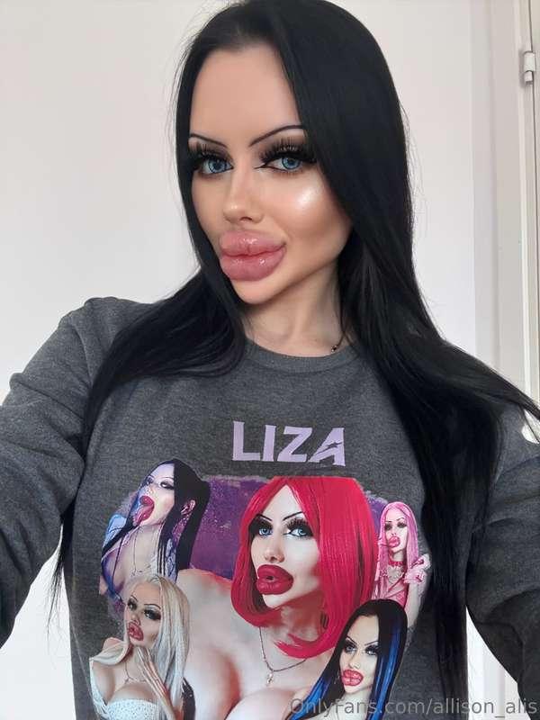 For the real fans😎 DM me if you want my own merch. 