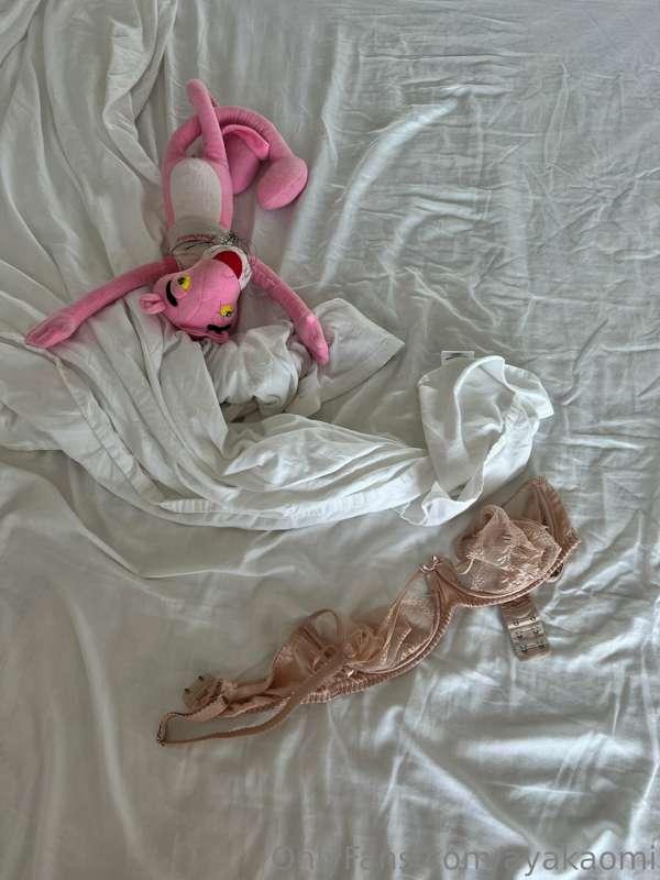 play with my pink kitty and make me roll my eyes