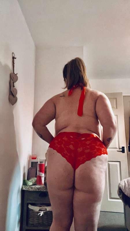 Who wants to see this sexy little out fit 🥰😉 pictures and vi..
