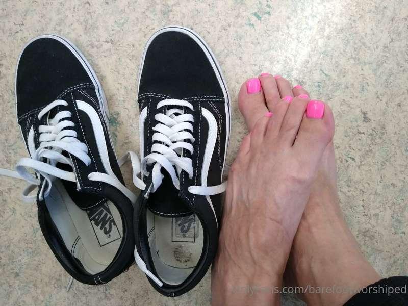 😘😘😘 A treat for my foot slaves