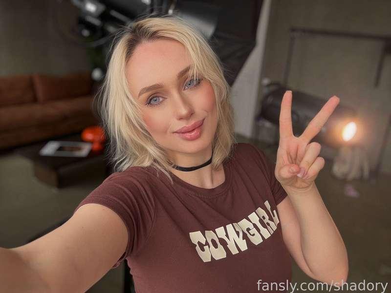How are you~? 🥺 Today I'm a little tired and just want to chat. I had a photo shoot, but I felt sick because of weak immunity and had to stop halfway 😓 But at home I got some energy! I want to spend it on a nice chat 😳

#fyp #blonde #casual #curvy #pretty #cute #teen