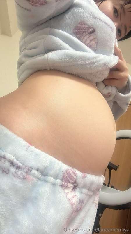 I'm so happy I ate so much food🤤🍴🤍 Isn't your belly amazing?..