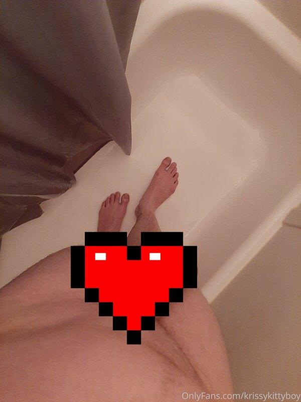 I do feet stuff too, just shoot me a DM ??