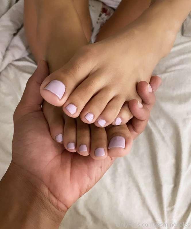 Lick soles or suck on toes? 🤤👅