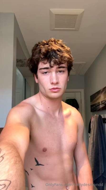 Wet and Wild. Where does your mouth go first? 🍆 Lmk you like..