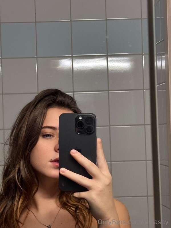 leylashy main image