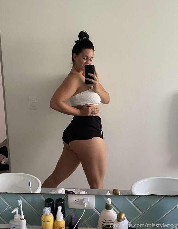 Guess who's been growing herself a nice juicy ass this off s..
