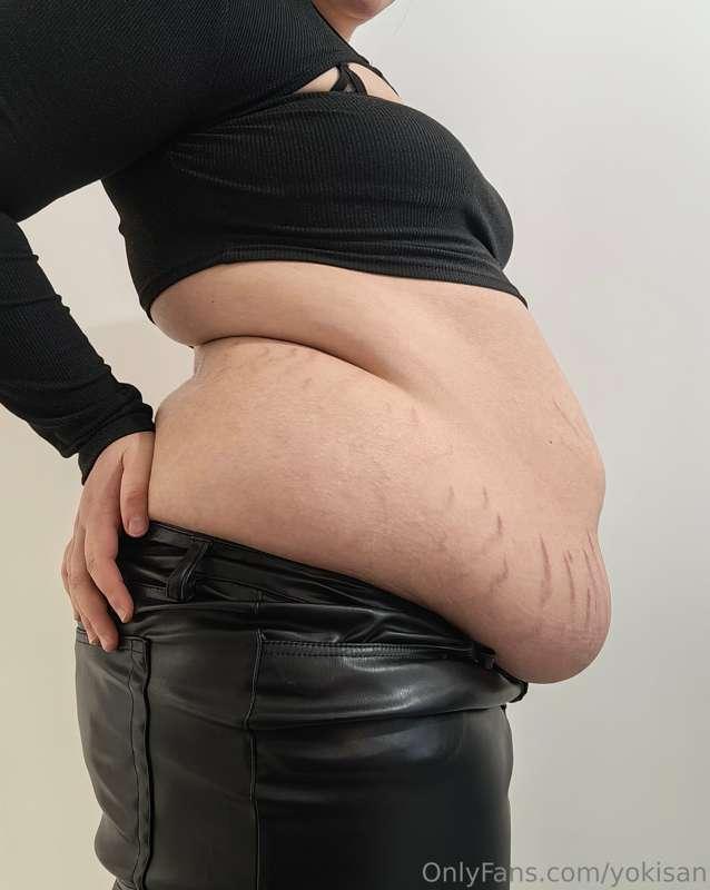 I still can't believe my belly is so big 🙈🙈🙈