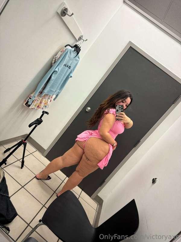 Guess what I did in the dressing room? 🙈 Send a tip and I'll..