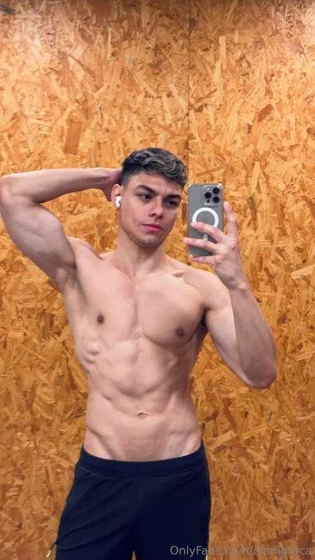 How did you start the week? Baby 😍