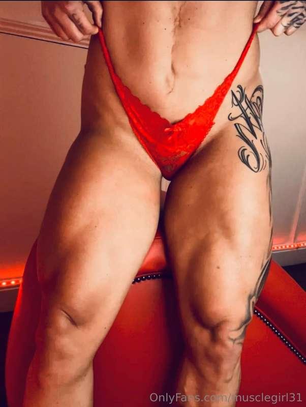 Thick Thighs Save lives 💋 FACT