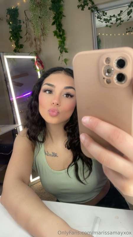 A simple kiss just to make you smile... 😘👄