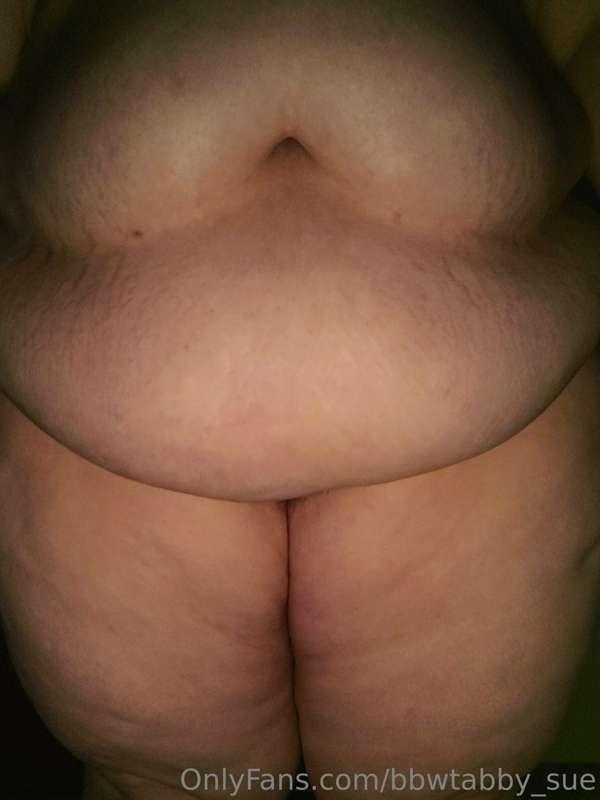 What secrets lie beneath this flab? 🥵