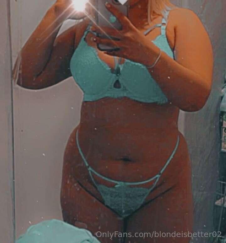 Do you like my set 👙Or would you prefer it off 😍x