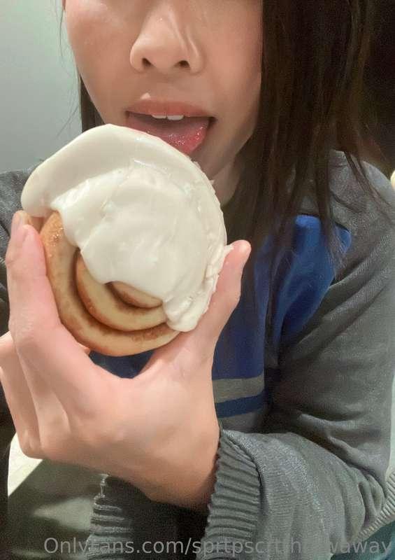 Cinnamon roll for breakfast, because I’m an adult. 😊
(Thank ..