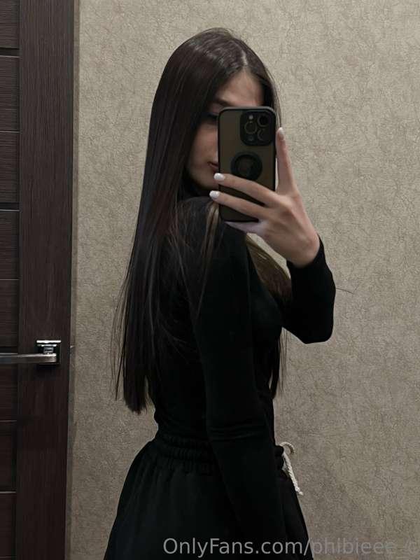 Does a black dress suit me, or should I wear lighter clothes..