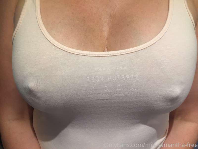 Hey babes 😘 Go to your messages to watch me Suck a Taxi Driv..
