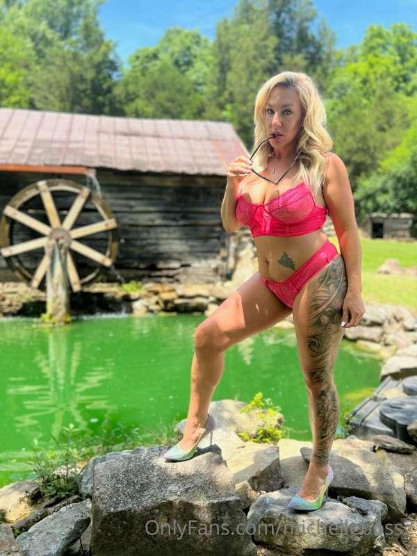 PACKING AND HEADED TO NASHVILLE IN MORNING WITH HUBBY N GF N..