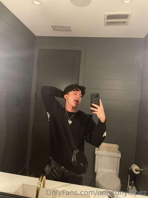  I’m fucking lonely as fuck rn so who’s keeping me company t..