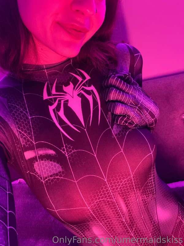 I remind you that if you want NSFW photos in this suit write..