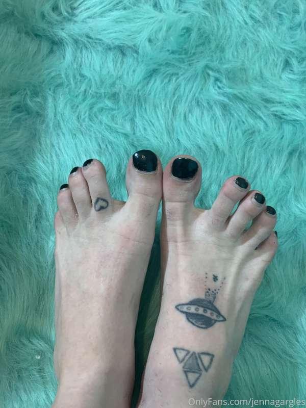 Here’s a little foot Fetish compilation ;)
