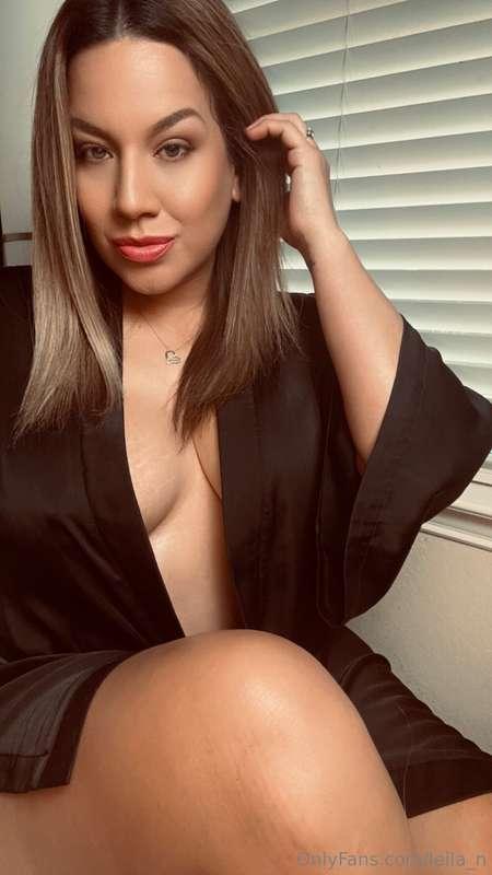 wanna see what i'm hiding?👅