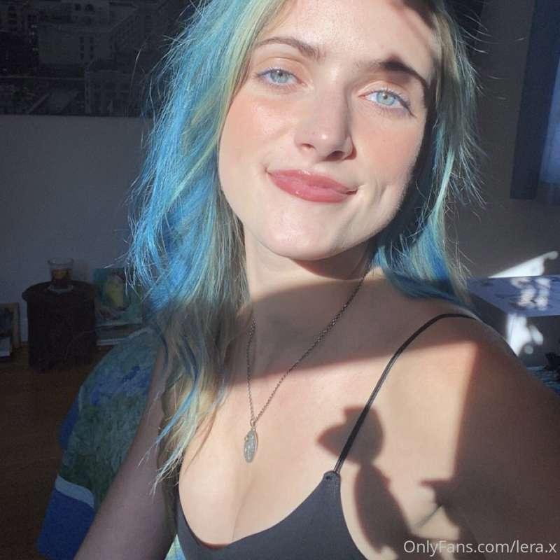 Happy Wednesday! 💙🦋🧑🏼‍🎨