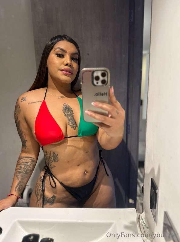 Mirror called me sexy... Can you prove it on my DMs? 🔍 
