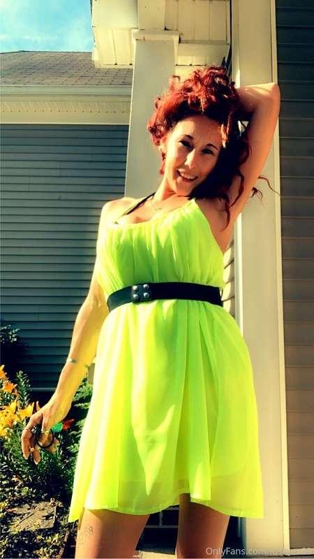 Love this green dress.