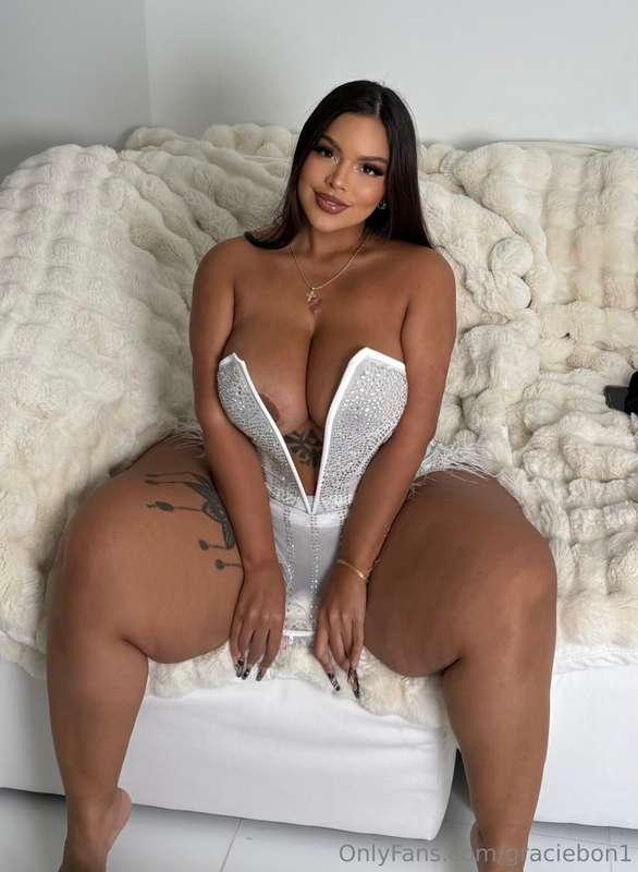 I just wanna have my ass eaten before going to sleep by a lo..